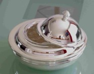 Vendue avec verrine. Peut recevoir une veritable vérine de Caviar de 250g.